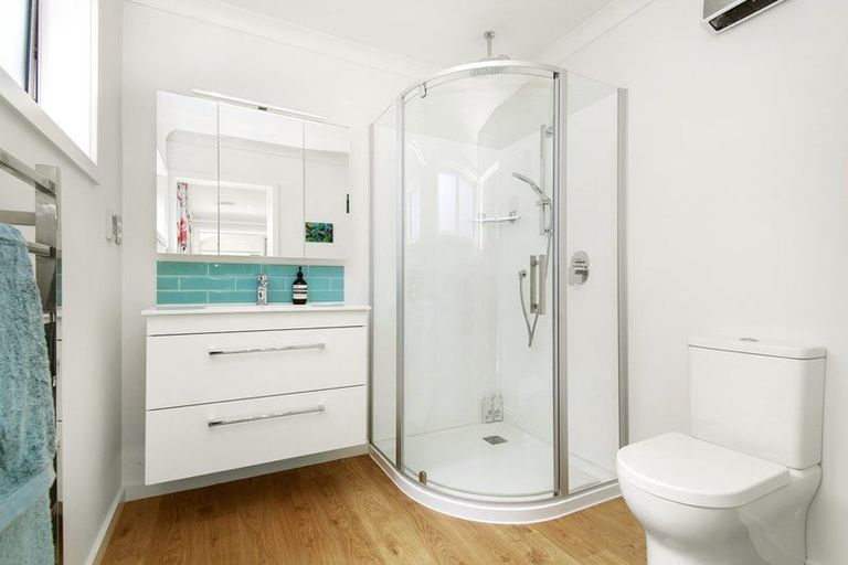 Photo of property in 206 Navigation Drive, Whitby, Porirua, 5024