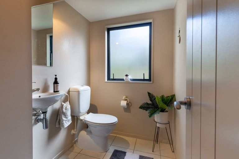 Photo of property in 5 Kaweka Close, Aotea, Porirua, 5024