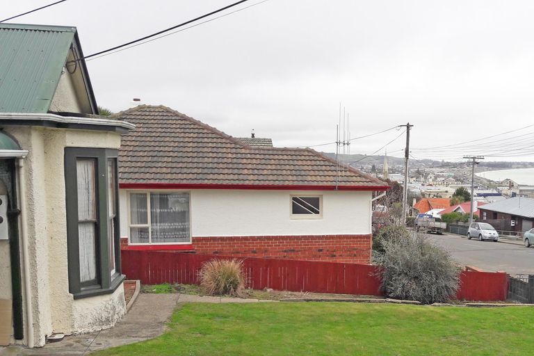 Photo of property in 42 Wharfe Street, South Hill, Oamaru, 9400