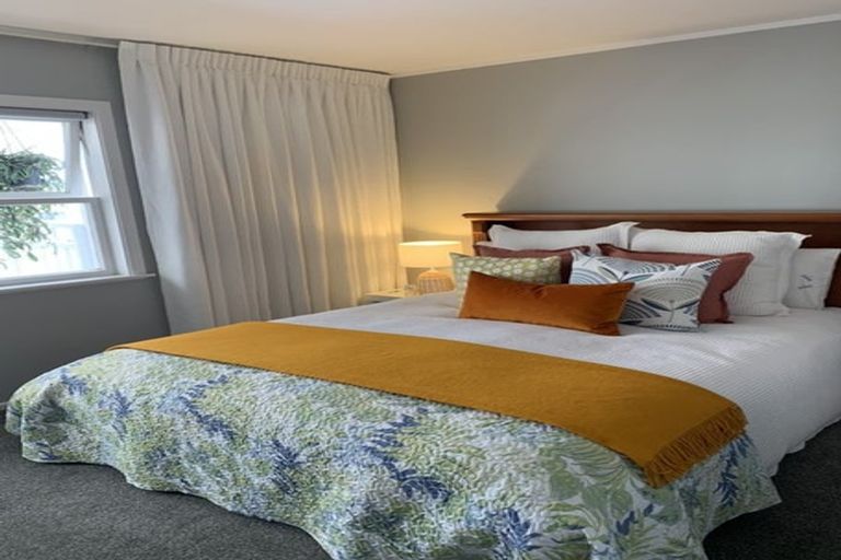 Photo of property in 24 Waverley Avenue, Glenfield, Auckland, 0629