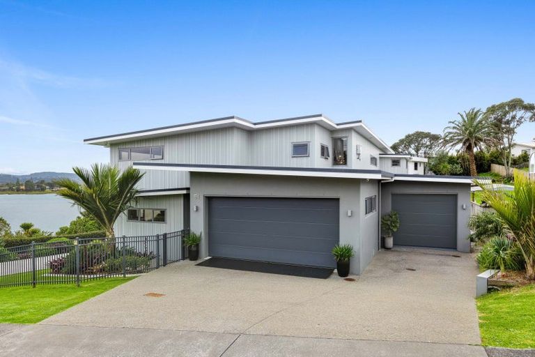Photo of property in 51 Moffat Road, Red Beach, 0932