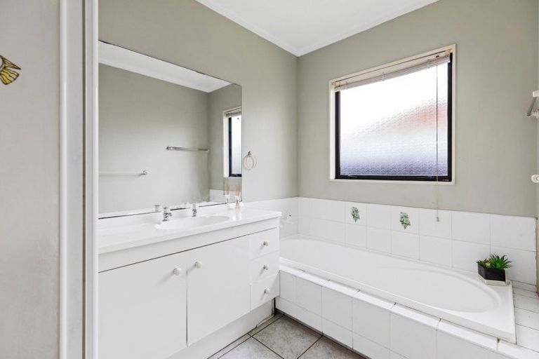 Photo of property in 225 Gravatt Road, Papamoa Beach, Papamoa, 3118