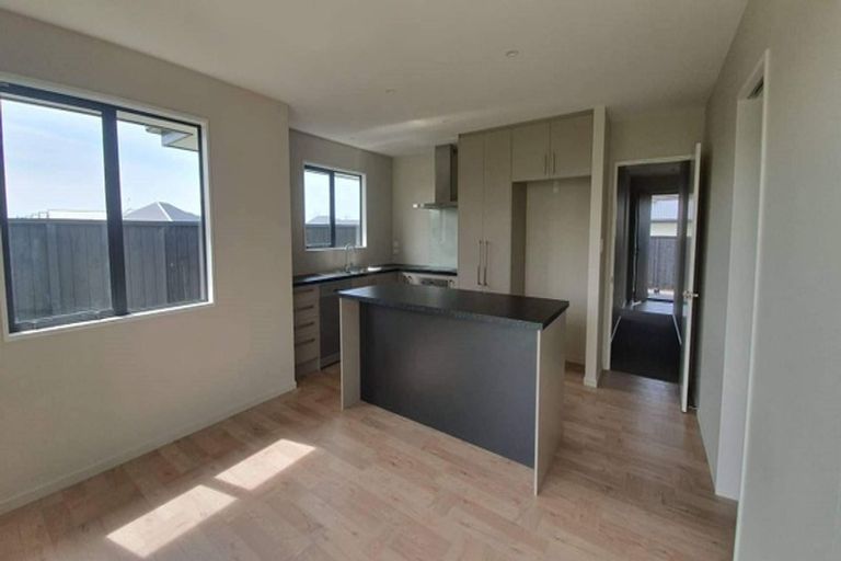 Photo of property in 2 Stratford (pvt) Way, Rangiora, 7400