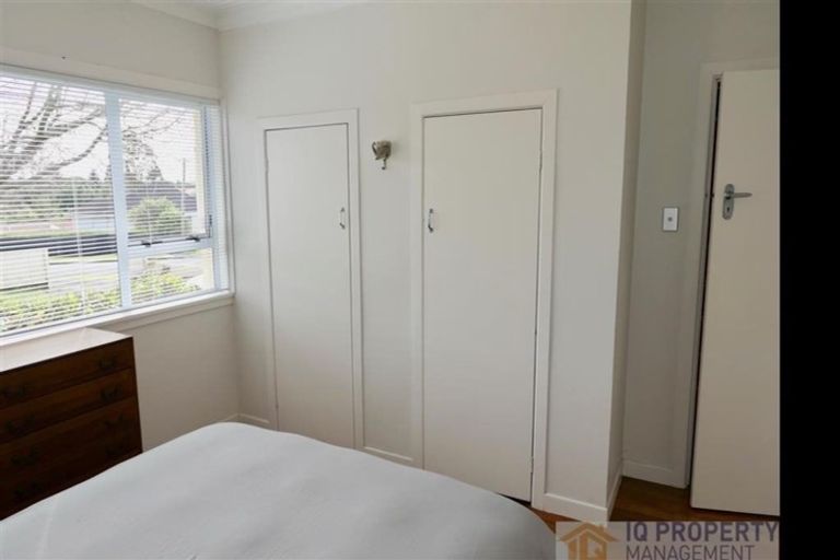 Photo of property in 43 Eastglen Road, Glen Eden, Auckland, 0602