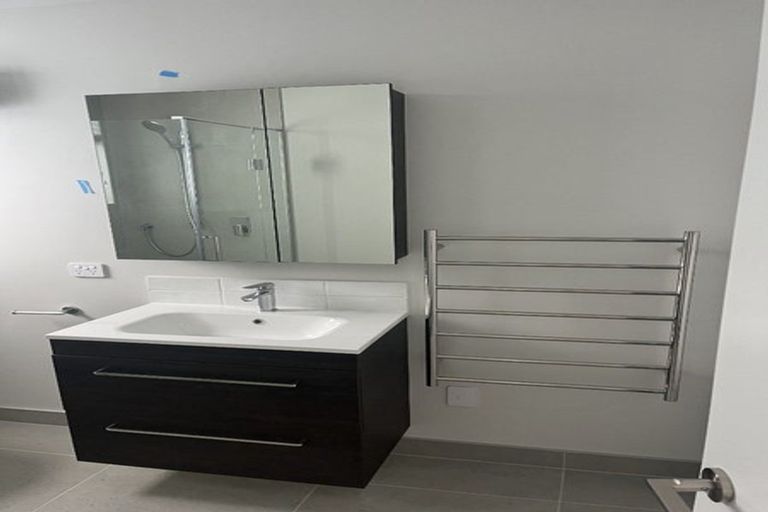 Photo of property in 1/79 Edmonton Road, Henderson, Auckland, 0612