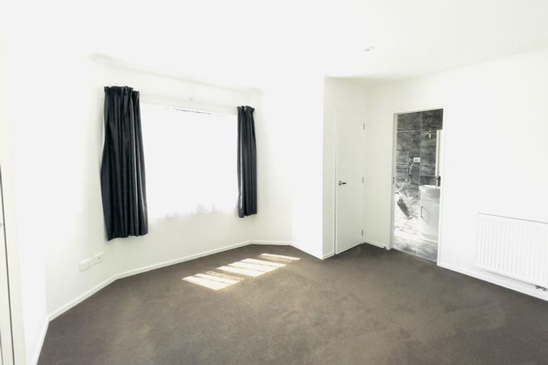 Photo of property in 10 Arataki Way, Glen Eden, Auckland, 0602