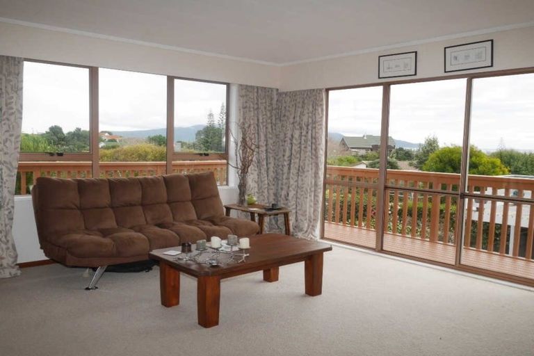 Photo of property in 29 Frimley Terrace, Waikanae Beach, Waikanae, 5036