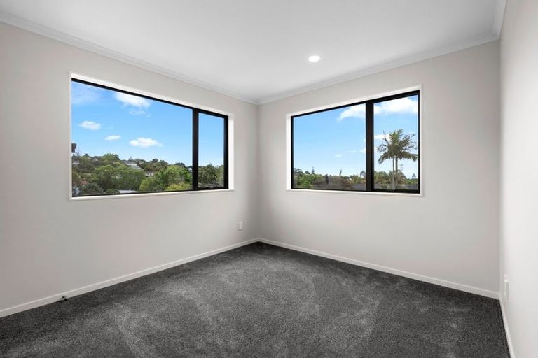 Photo of property in 10c Neilon Place, Northcross, Auckland, 0632