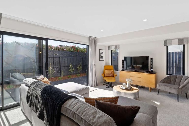 Photo of property in 2/218 Springfield Road, St Albans, Christchurch, 8014