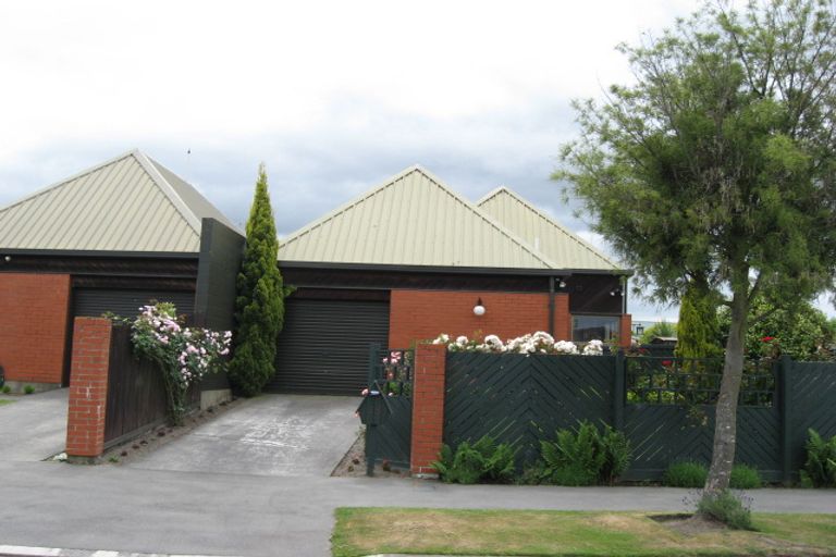 Photo of property in 1/28 Juniper Place, Burnside, Christchurch, 8053