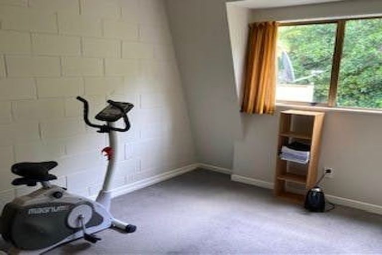 Photo of property in 95 Churton Drive, Churton Park, Wellington, 6037