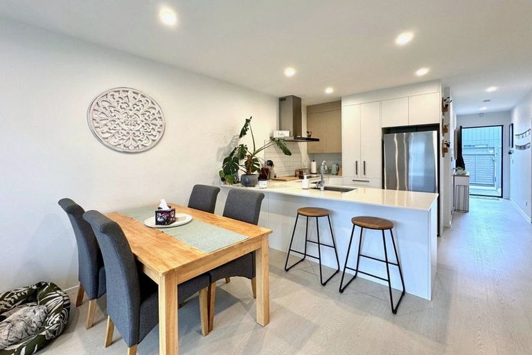 Photo of property in 14 Juniper Drive, Rosehill, Papakura, 2113