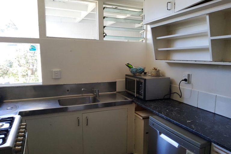 Photo of property in 2 Sugarloaf Road, Brooklyn, Wellington, 6021