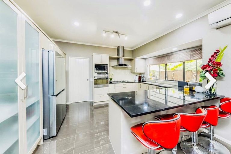 Photo of property in 1 Seresin Crescent, Flat Bush, Auckland, 2016