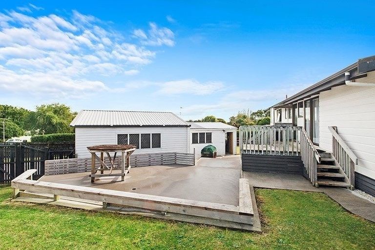 Photo of property in 4 Lina Place, Waiuku, 2123