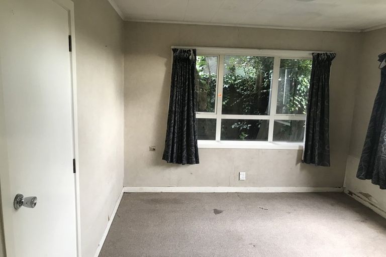 Photo of property in 32 Royal Road, Massey, Auckland, 0614