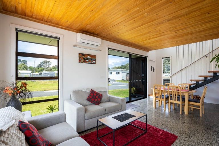 Photo of property in 102 Eighth Avenue, Urenui, 4377