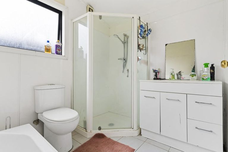 Photo of property in 28 Sunnyhaven Avenue, Beach Haven, Auckland, 0626