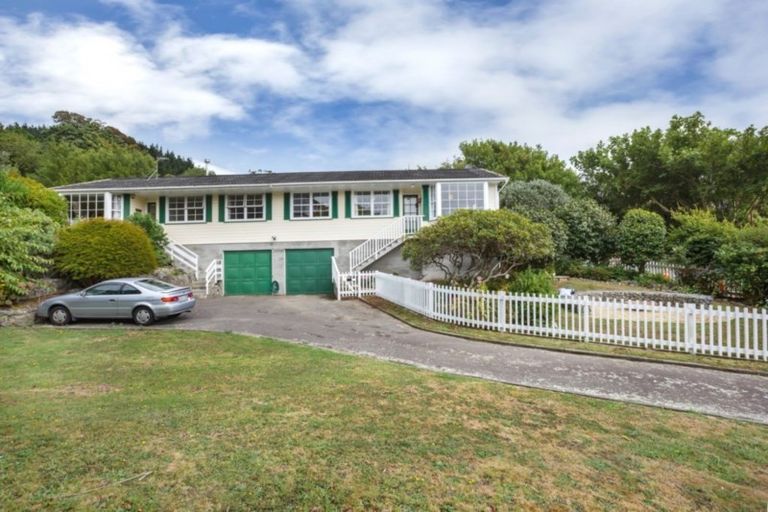 Photo of property in 5 Sunrise Boulevard, Tawa, Wellington, 5028