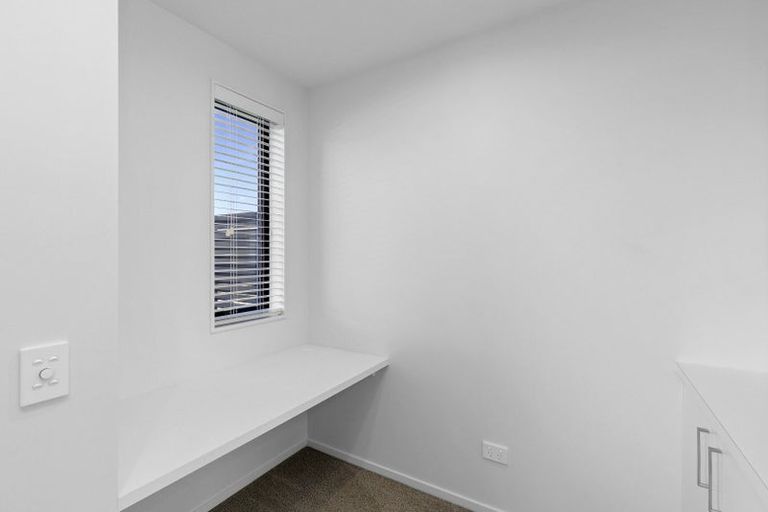 Photo of property in 32 Turtleback Avenue, Whitby, 5024