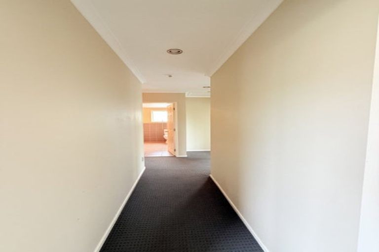 Photo of property in 2 Tavua Lane, Ranui, Auckland, 0612