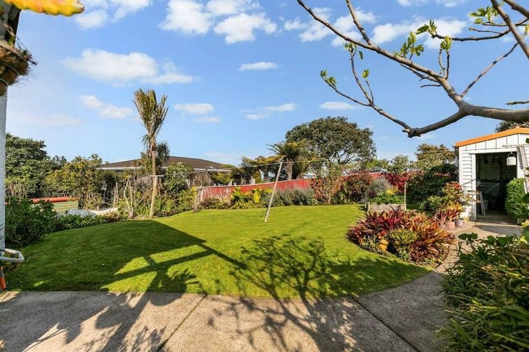 Photo of property in 258 Glamorgan Drive, Northcross, Auckland, 0630