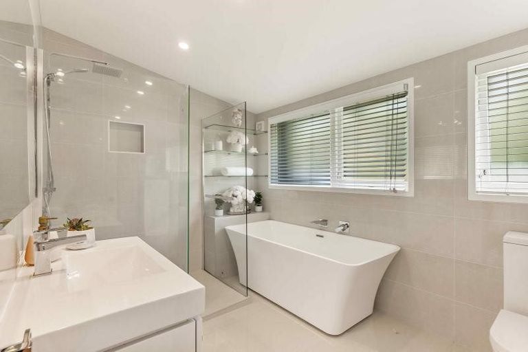 Photo of property in 2 Manaia Place, Mairangi Bay, Auckland, 0630