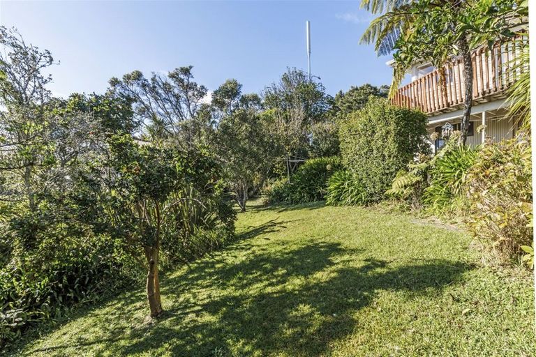 Photo of property in 399 Wairau Road, Totara Vale, Auckland, 0629