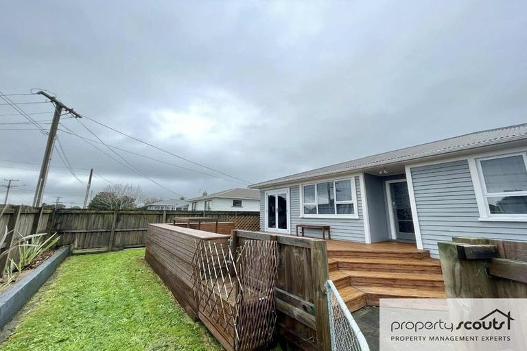 Photo of property in 12 Karaka Street, Merrilands, New Plymouth, 4312