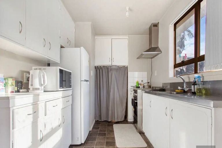 Photo of property in 2/41 Challen Close, Conifer Grove, Takanini, 2112