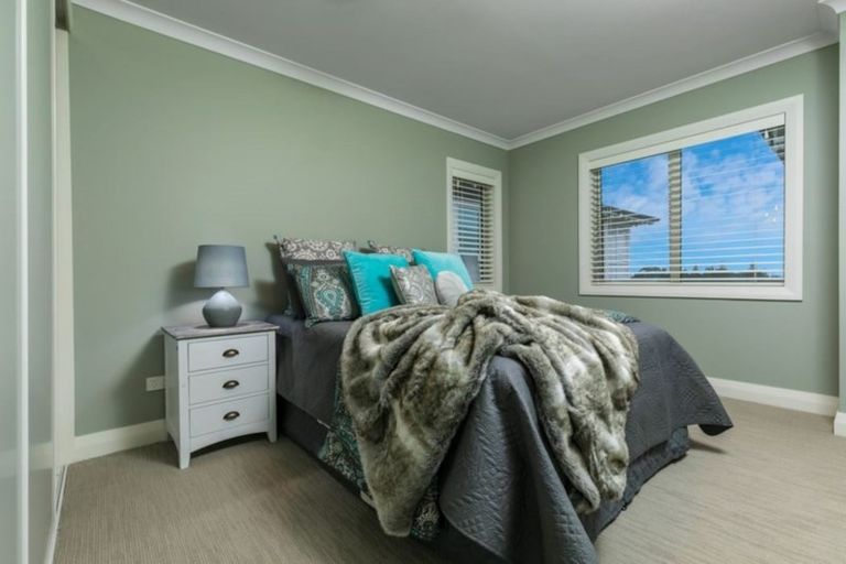 Photo of property in 15 Landmark Terrace, Orewa, 0931