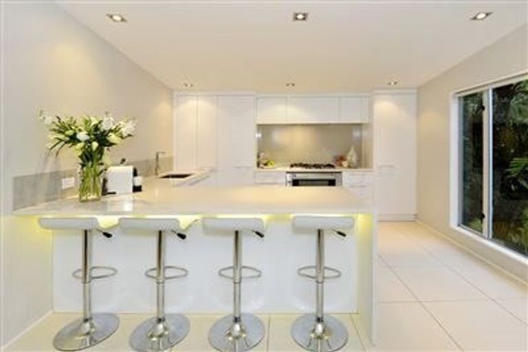 Photo of property in 20 Garmons Way, Castor Bay, Auckland, 0620