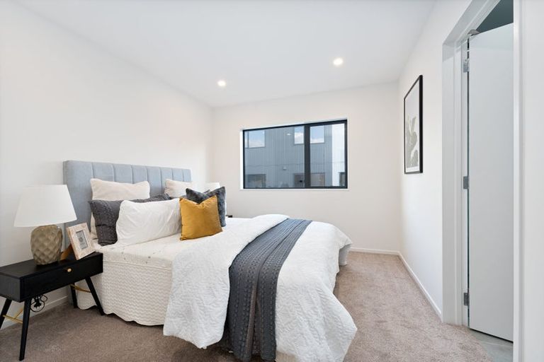 Photo of property in 62d Triangle Road, Massey, Auckland, 0614