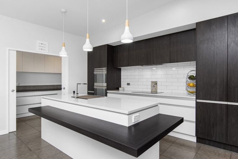 Photo of property in 33 Oceana Drive, Welcome Bay, Tauranga, 3175