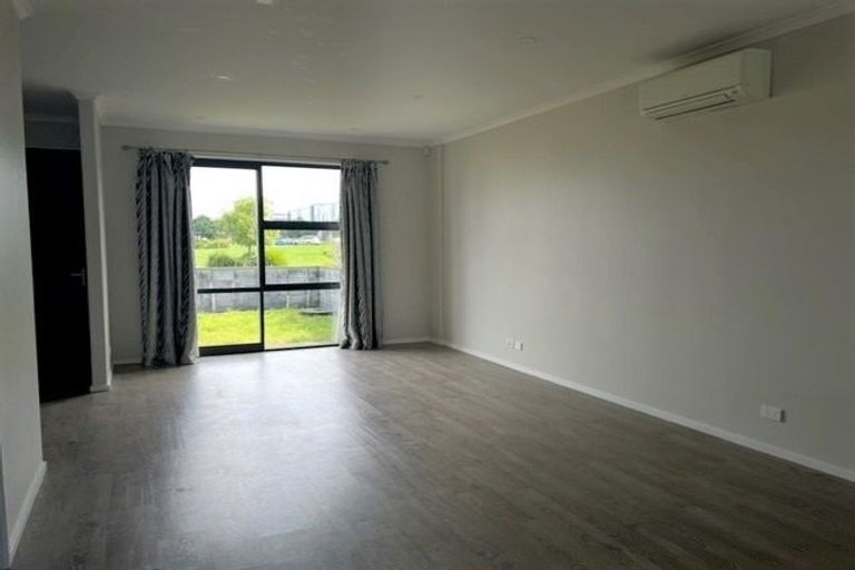 Photo of property in 1 Spotted Dove Road, Hobsonville, Auckland, 0616