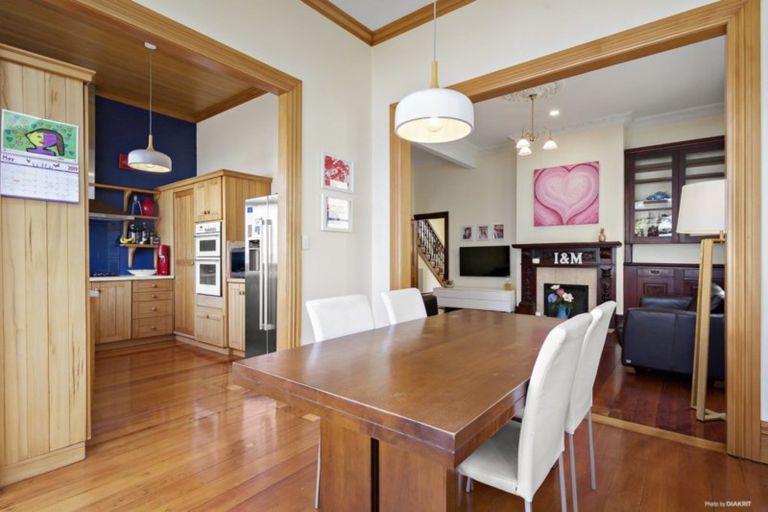 Photo of property in 37 Grant Road, Thorndon, Wellington, 6011