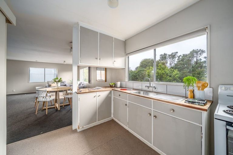 Photo of property in 32 Thurleigh Grove, Karori, Wellington, 6012