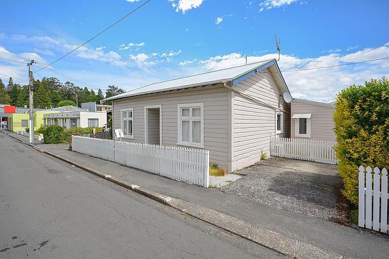 Photo of property in 11 Carlyle Street, North East Valley, Dunedin, 9010