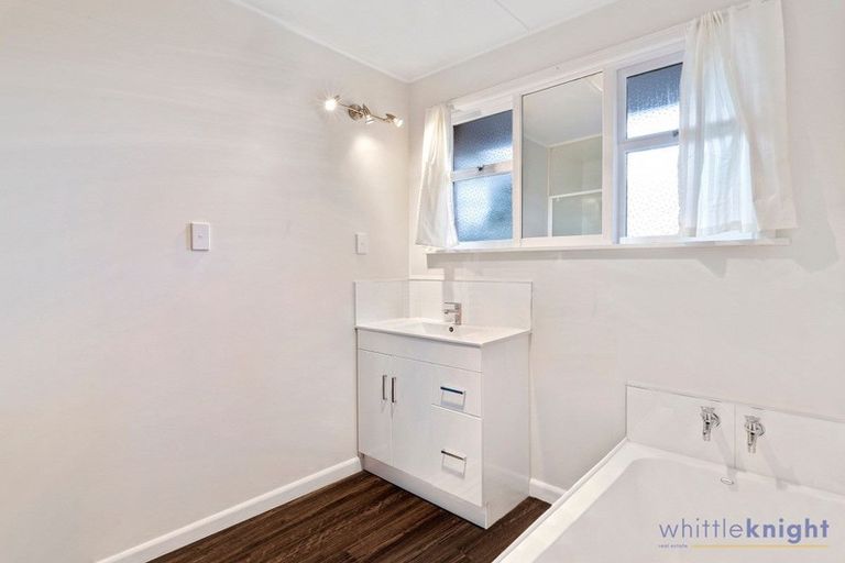 Photo of property in 213 Fifield Terrace, Opawa, Christchurch, 8023