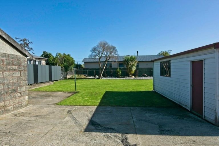 Photo of property in 20 Romilly Street, Westport, 7825