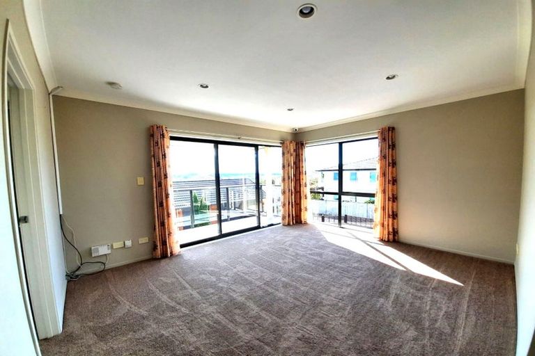 Photo of property in 21 Fairbairn Place, East Tamaki Heights, Auckland, 2016