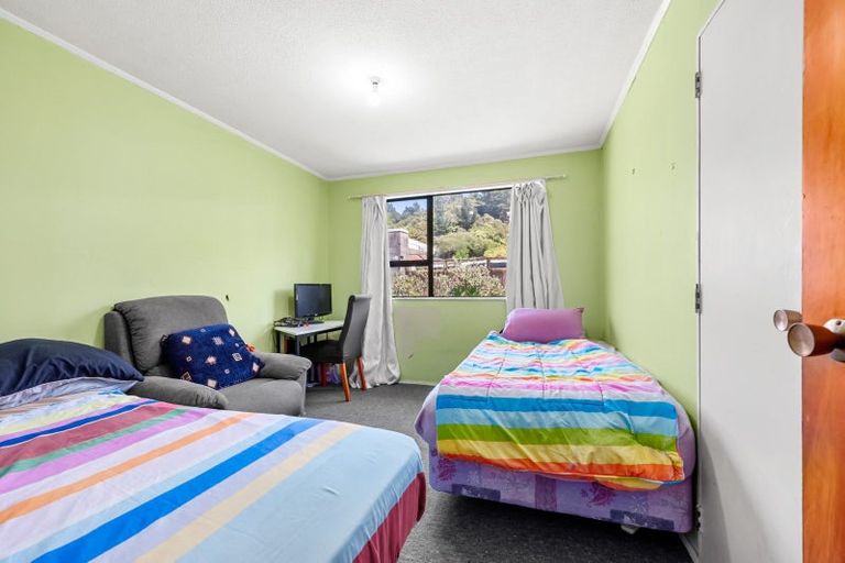 Photo of property in 2 Bogle Grove, Stokes Valley, Lower Hutt, 5019