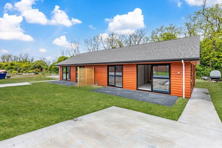 Photo of property in 4 Winnie Close, Acacia Bay, Taupo, 3330