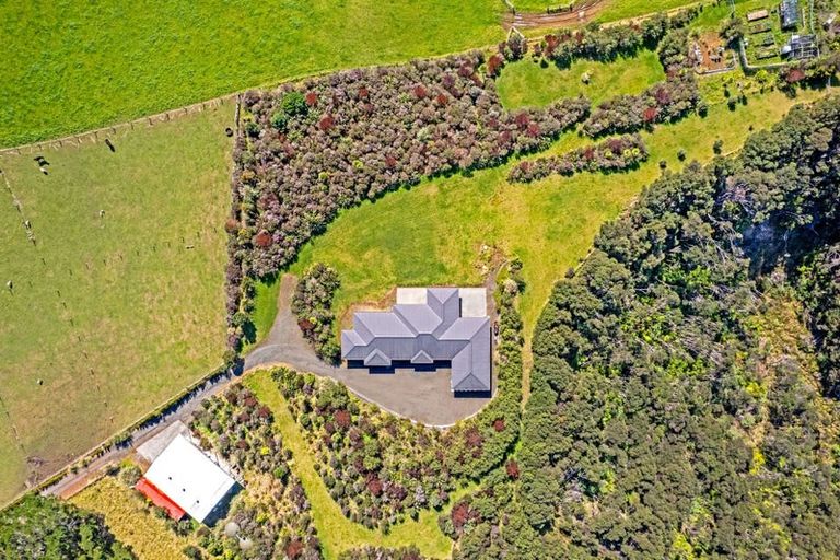 Photo of property in 103 Mcleod Road, South Head, Helensville, 0874
