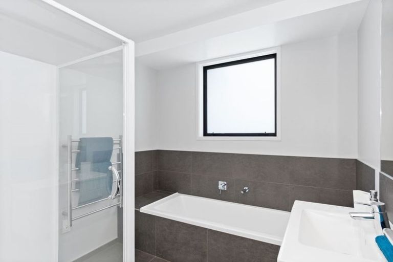 Photo of property in 17 Butterworth Crescent, Papamoa Beach, Papamoa, 3118