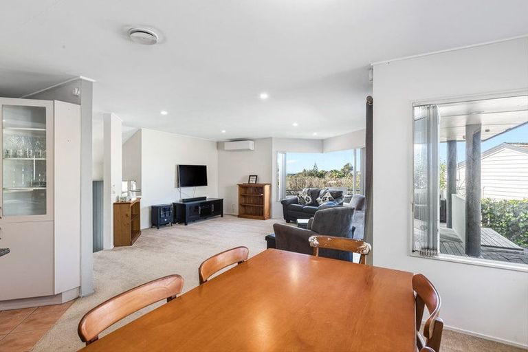 Photo of property in 8 Jean Place, Stanmore Bay, Whangaparaoa, 0932