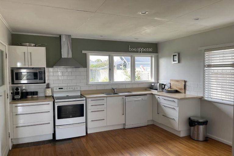 Photo of property in 7 Palmerston Road, Havelock North, 4130