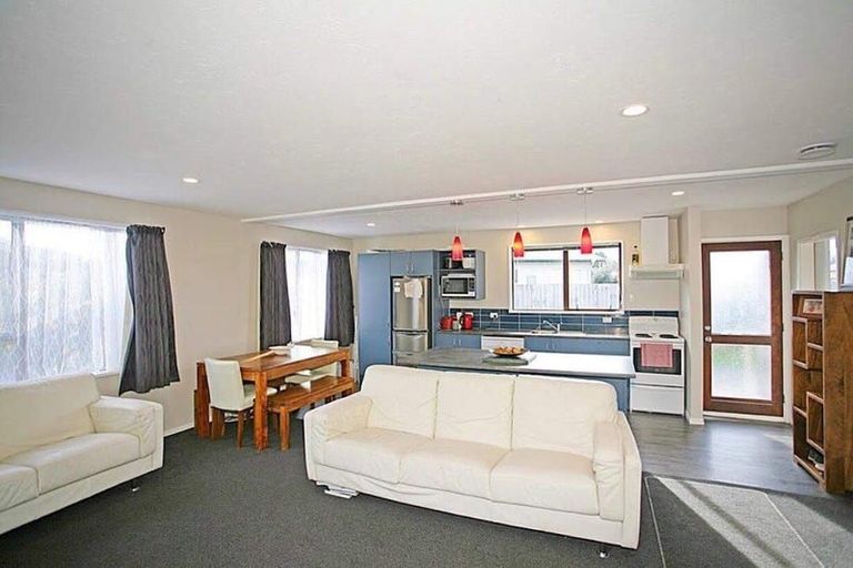 Photo of property in 31 Tyrone Street, Belfast, Christchurch, 8051