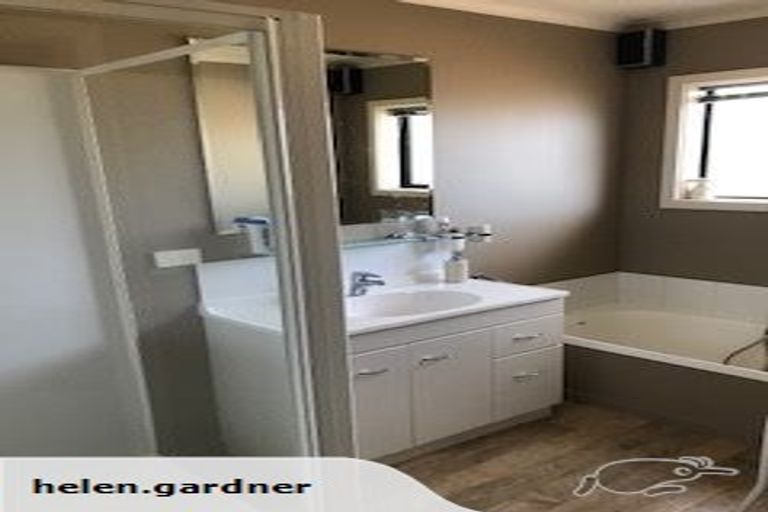 Photo of property in 15 Paradise Place, Lake Hawea, Wanaka, 9382