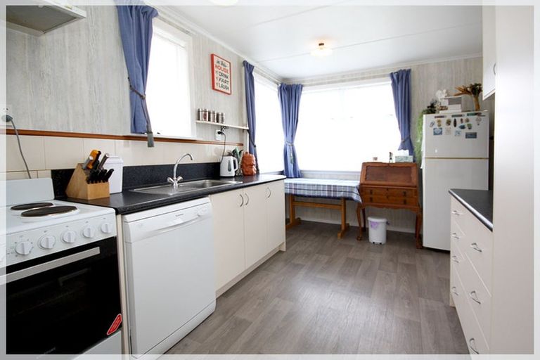 Photo of property in 51 Edinburgh Terrace, Foxton Beach, Foxton, 4815